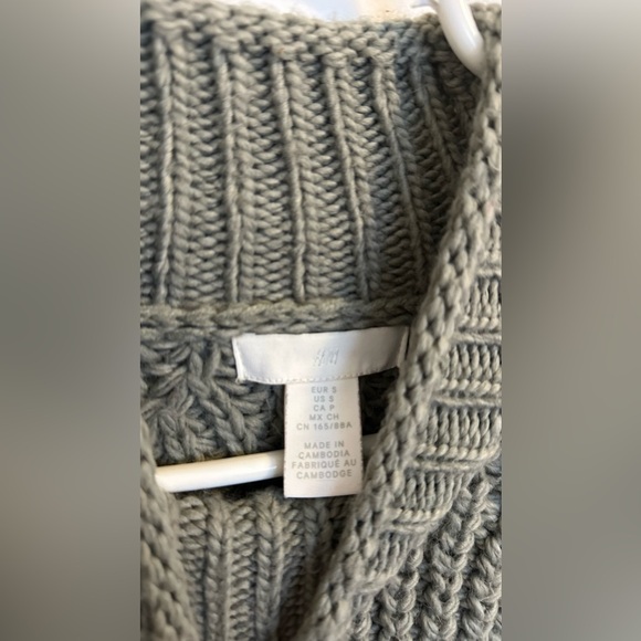 Olive knit mock neck sweater ๐๐ - Picture 4 of 5